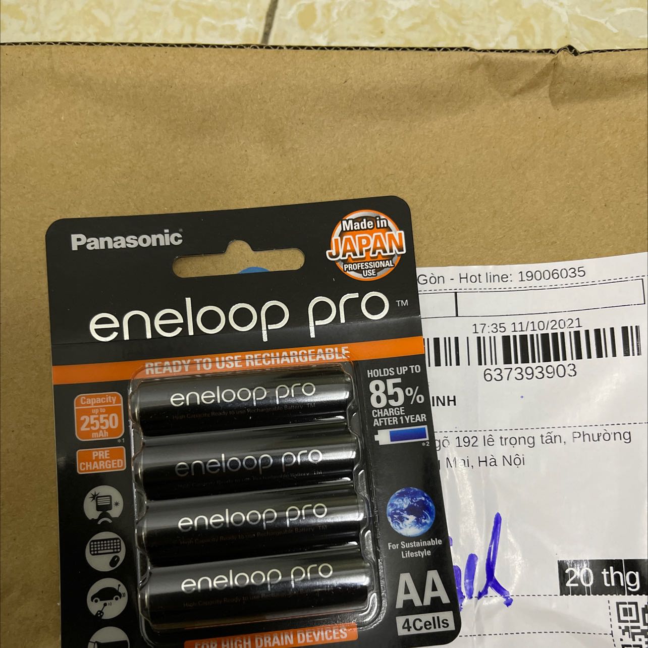 KHÔNG TẶNG KÈM HỘP
- mô tả có hộp đựng kèm theo nhưng giao lại không có. Pin Sạc dùng lâu dài. Không có hộp bảo quản dễ thất lạc , rơi  móp méo. ĐỀ NGHỊ GIAO HÀNG ĐÚNG MÔ TẢ