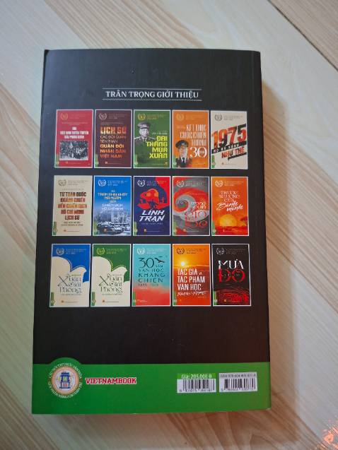 Sách hay lắm luôn, nên mua đọc nha, hay cực kì, sắp có phim rồi, đọc mà thương quá