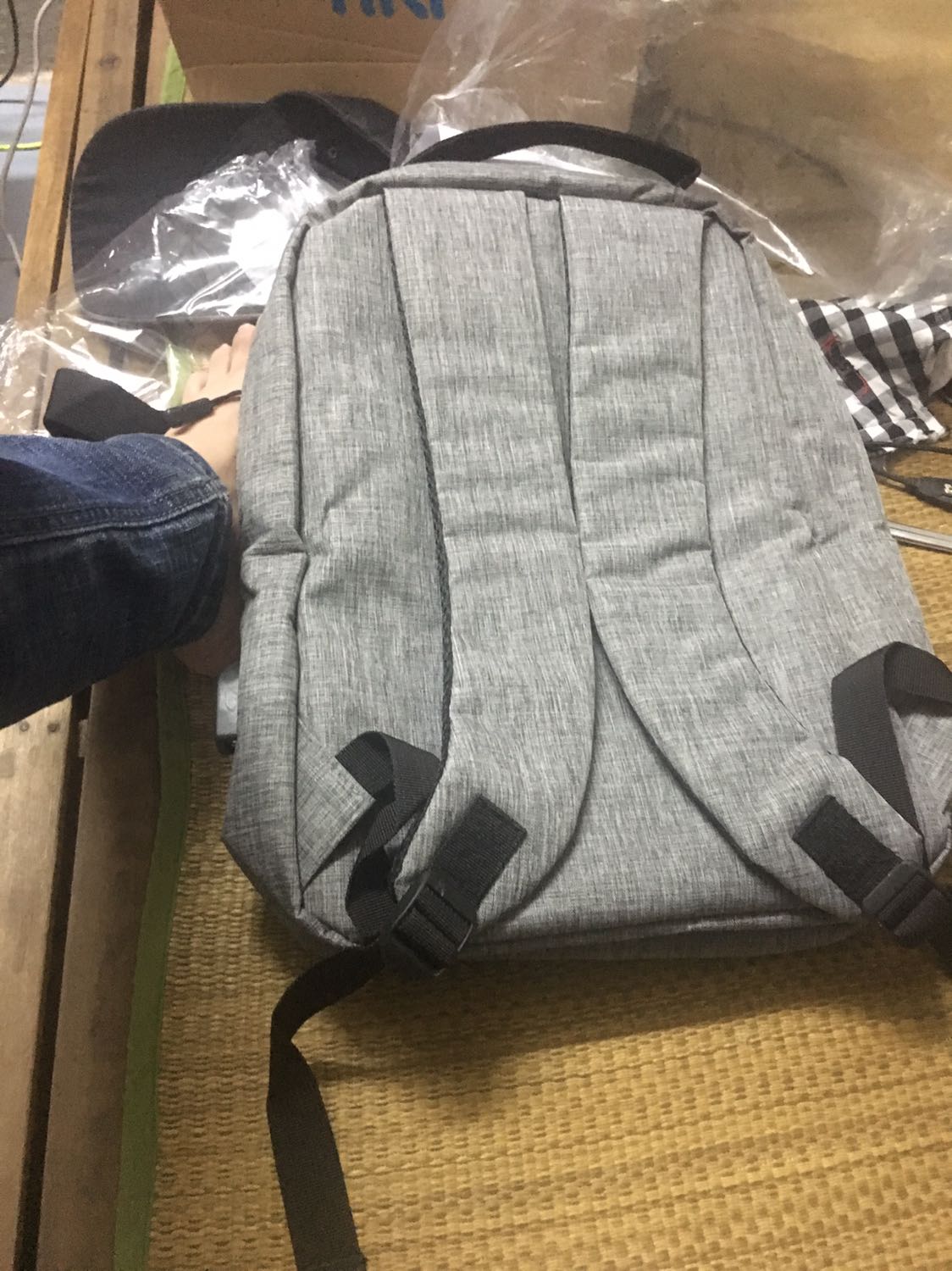 Giao hàng nhanh, 1 vài lỗi nhỏ có thể bỏ qua và ngăn hơi bé. Nhìn chung hài lòng