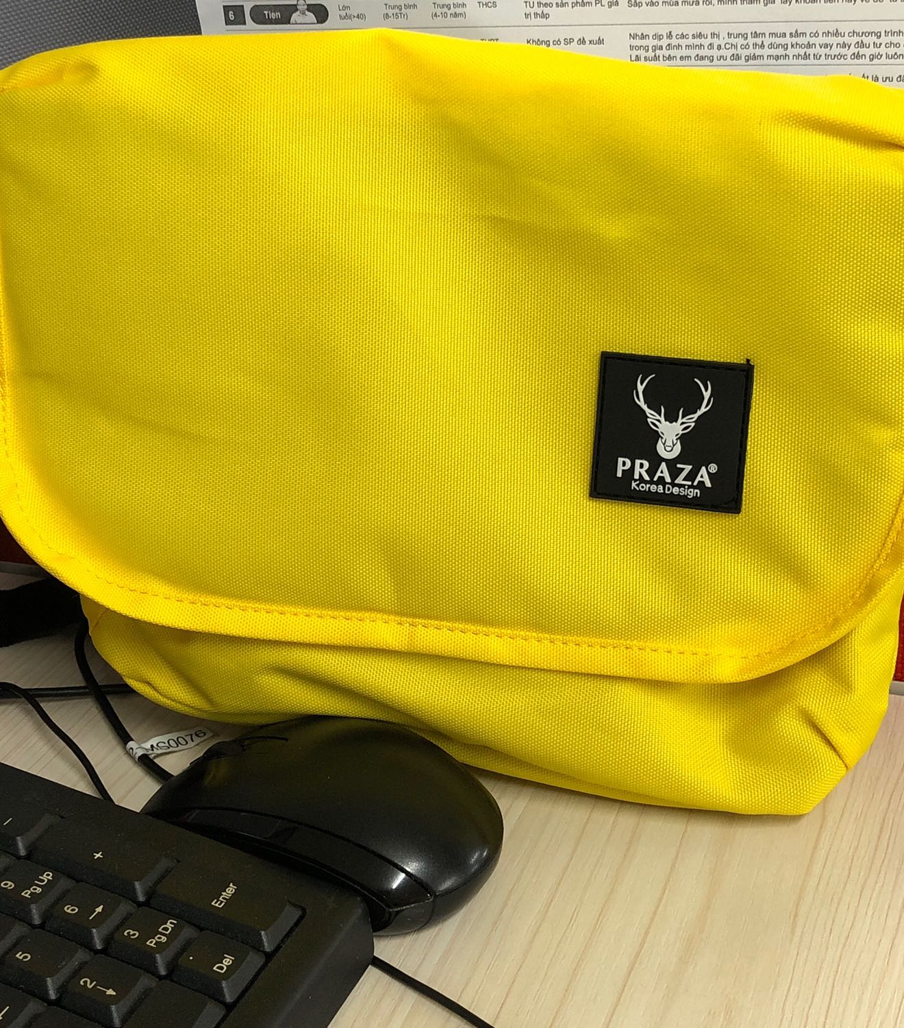 Túi giao màu k giống với màu mình đã đặt, đặt màu cam nhưng giao màu vàng. Form túi k giống hình mẫu ( to và thô hơn hình mẫu rất nhiều). Sẽ k bao giờ mua lại