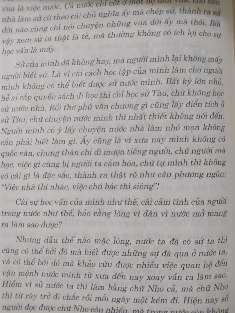 Rất hay và đáng đọc để học và kết nối các sự kiện lịch sử nước ta. Sách trình bày rõ ràng, mạch lạc, logic và có tóm tắt các sự kiện lịch sử để dễ dàng tra cứu sau này. Ngoài ra, tác giả cũng trình bày sơ lược về các triều đại TQ để độc giả hình dung và có cái nhìn tổng quát vấn đề. Rất highly recommend mn mua đọc.