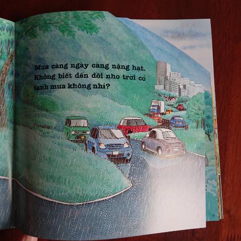 Bản in chất lượng, hình vẽ màu sắc tươi sáng, ngôn ngữ đơn giản, thông điệp rõ ràng. Hay, rất đáng mua!