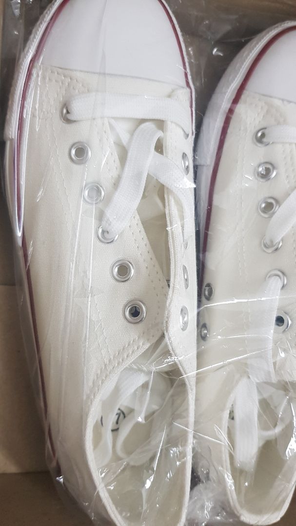 Dáng đẹp. Chất dày dặn. Giày đi êm chân. Nhóc nhà mình rất thích. Cám ơn shop.