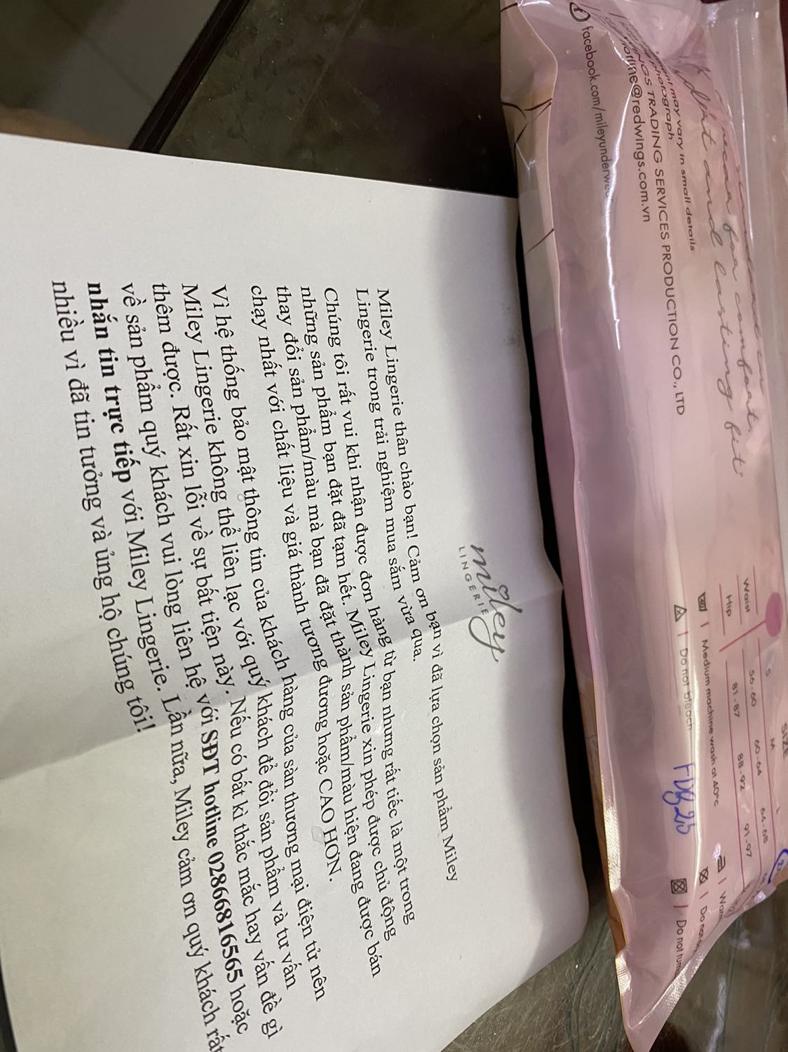 Giao hàng nhanh, sp tốt, màu hơi khác hình. Shop có gửi kèm thư báo đã đổi sp mà trên quần vẫn ghi modal, đúng size đúng kiểu nên nt shop hỏi mà shop cũng k biết bảo phải chụp hình sp mà mình đưa mẹ rồi nên k chụp được.