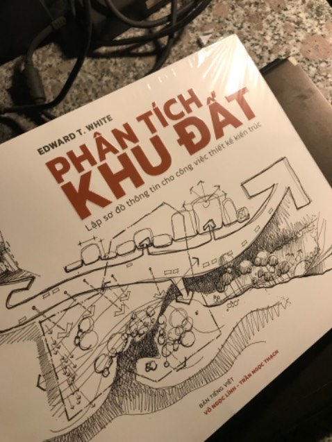 Sách được bọc nilon cẩn thận. Rất hài lòng