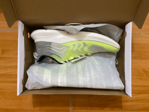 Giày êm, nhẹ và ôm chân, mình mua về chạy giải Long Biên kết quả rất tốt