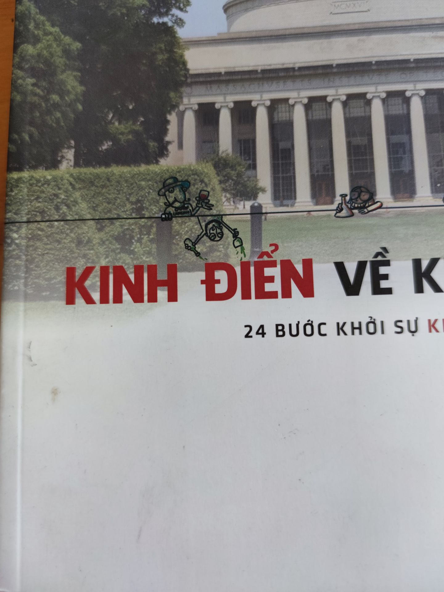 Giao sách cũ, bị công vênh, dính nhiều vết bẩn.