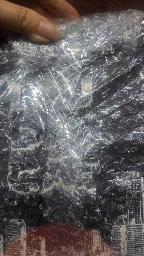 Mình đặt hàng cuốn Tàn lửa Shusuke Shizukui NHƯNG lại giao cho mình cuốn Lâu đài cát của Matsumoto Seicho mà KHÔNG LIÊN LẠC với mình trước tình hình sản phẩm,nhắn tin thì KHÔNG thấy các bạn rep lại.