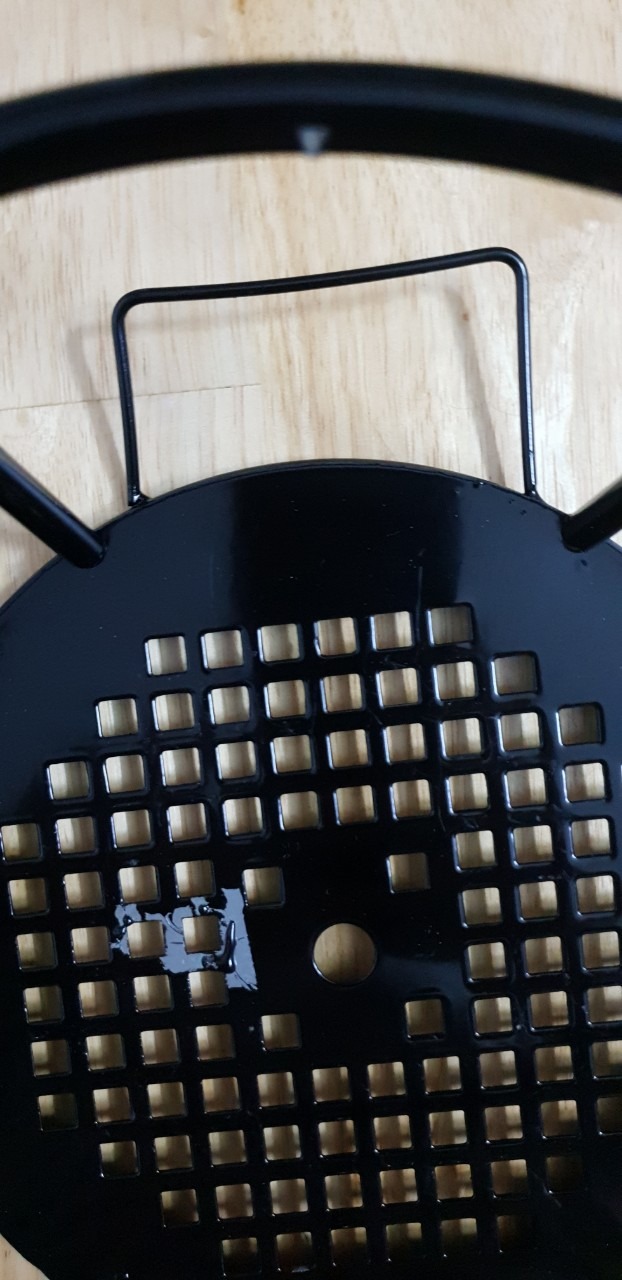 Đơn hàng#329610183, tôi mua 02 cái thì 01 cái bị lỗi rất nặng.
Sơn bong tróc 01 mảng lớn ở phần đế (tiếp xúc với nước sẽ gỉ sét), phần khung giữ cân bằng phía sau thì bị lệch, khi treo lên, chậu bị lệch sang 01 bên.

Không biết Tiki và NCC có thể thu hồi sp được không?!