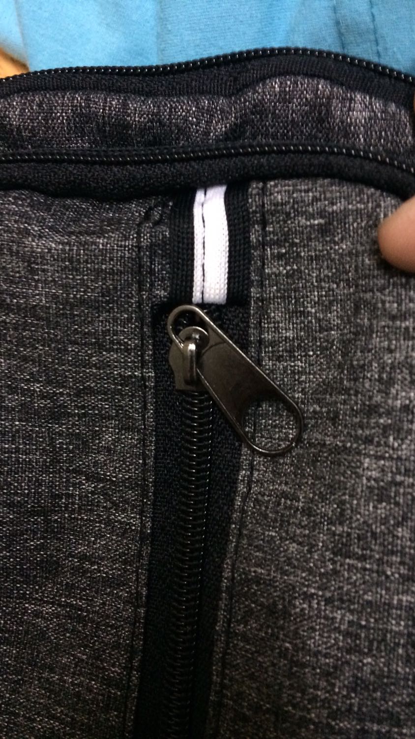 Ko hài lòng shop làm còn sơ sài cho 3* chỉ thì may đề lên vải trắng mất thẩm mỹ đáng lẽ phải may chỉ trắng ngay khúc đó mới hợp lý