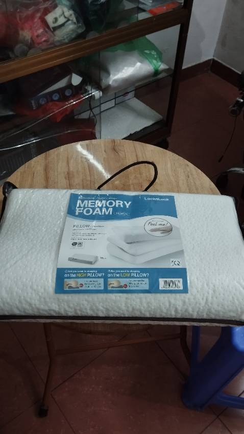 Gối mút mềm ,êm,vỏ gối màu trắng sữa,nếu màu tối thì ổn hơn,vỏ gối này nên giặt tay đẻ tránh bị xù lông,giao hàng trễ khoảng 30 phút nhưng có gọi thông báo lại thời gian giao hàng