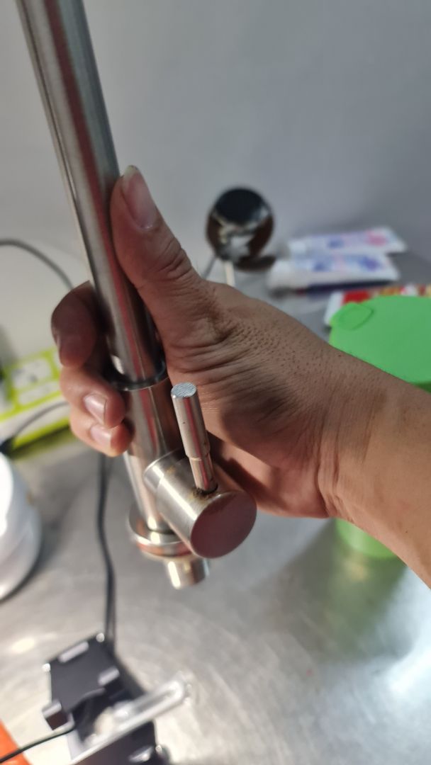 hàng củ mà cug bán được. bán hàng k có tâm.