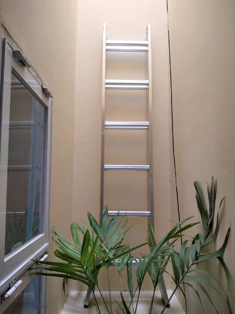 Shop giao hàng hơi chậm, 3 ngày mới giao. Thang nhẹ nhưng khá chắc chắn, đúng yêu cầu. Cho shop 8 điểm.