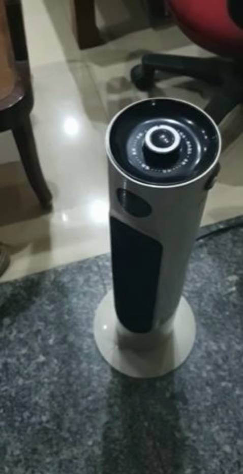 Năm ngoái cũng mua 1 con rẻ hơn xíu nhưng k chắc chắn lắm và nhìn logo camel cũng k sắc nét như con này. Năm nay mua hẳn shop Mall cho yên tâm. Về cảm quan ban đầu là máy nhẹ nhưng cầm thấy khá chắc tay, không bị ọp ẹp, logo sắc nét. Tét thử thấy chạy êm, ấm rất nhanh và rộng. Cho vào nhà tắm độ 5 phút rồi bỏ ra là cũng ok đủ ấm rồi, tắm bé không lo bé lạnh. Nhà có em bé nên sắm 1 cái