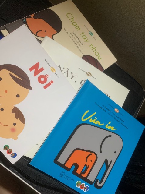 Sách đẹp hình vẽ rõ ràng câu chữ đơn giản. Sẽ quay lại mua tiếp, thấy sách tốt