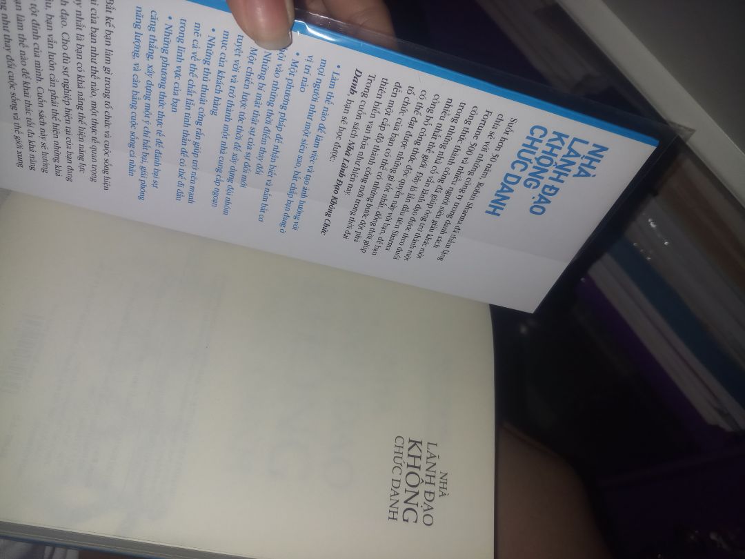 Mình chưa đọc sách nên không thể Chỉ ra nội dung cho các bạn giao trễ 2 ngày so với dự kiến là điểm trừ đầu tiên và cũng là duy nhất song có thể bỏ qua do tình hình dịch bệnh
cảm ơn tác giả và nxb..