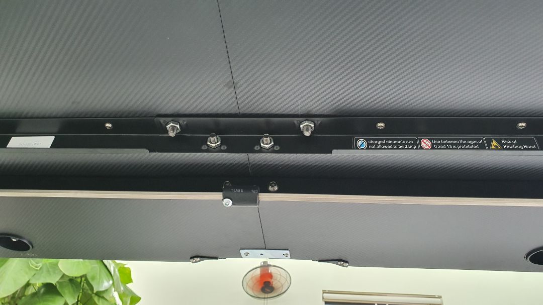 Bàn thiết kế tốt, khung sắt chắc chắn, vững. Hướng dẫn rõ ràng, dễ lắp đặt.