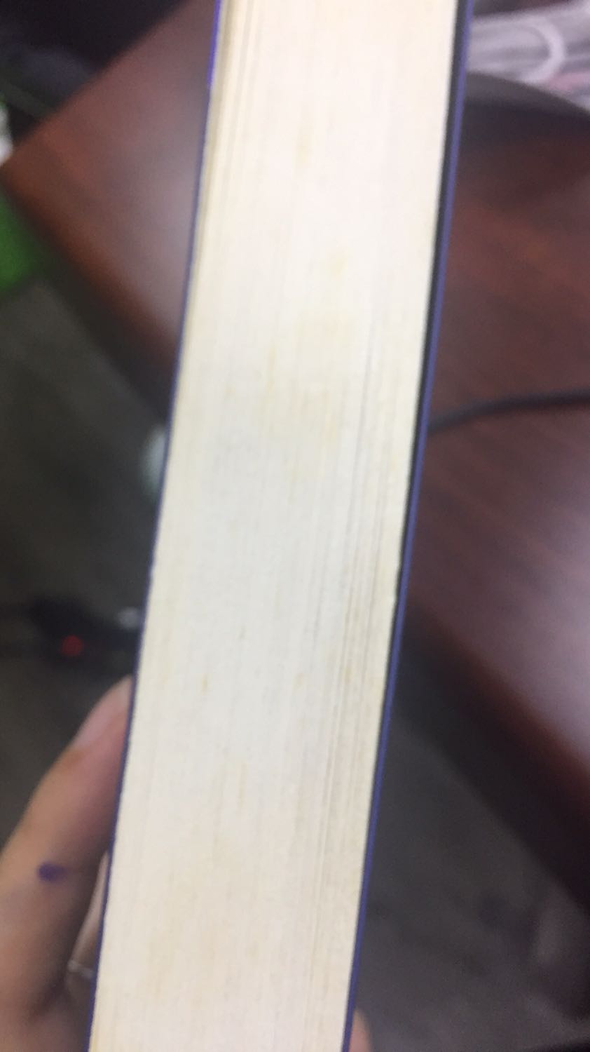 Đối với việc bỏ ra 300k mua cuốn sách mà nhận được một cuốn ố vàng như vậy thì kh thể chấp nhận ? Mong tiki có thể đổi cho tôi một cuốn sách có chất lượng hơn