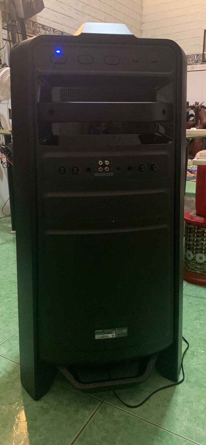 đã quá pepsi ơi :v cơ mà nó nặng quá, cơ mà Samsung thâu tóm mấy công ty âm thanh đình đám cả rồi nên chất lượng ae khỏi bàn cãi 😌