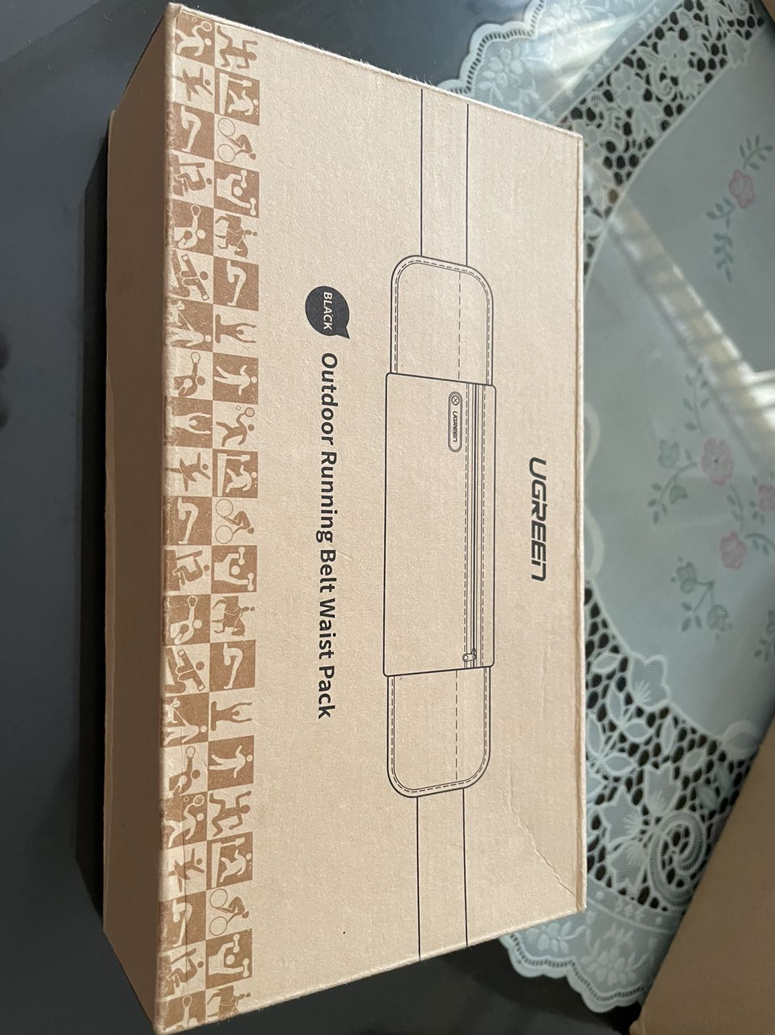 sản phẩm đóng gói cẩn thận, mẫu mã như đã  hình, chất liệu sản phẩm rất ok. Khả năng chống nước chắc là ổn khi vận động nhưng không rõ chạy dưới trời mưa thì như thế nào cơ mà cũng rất hiếm chạy trong điều kiện như vậy nên đánh giá chung là tốt, đáng mua.