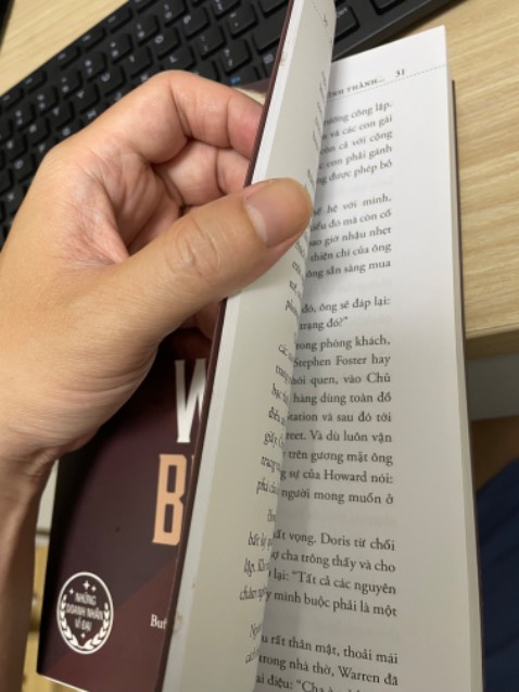 Sách mới nhưng bị dơ và gập góc.
App thì chậm và lag.