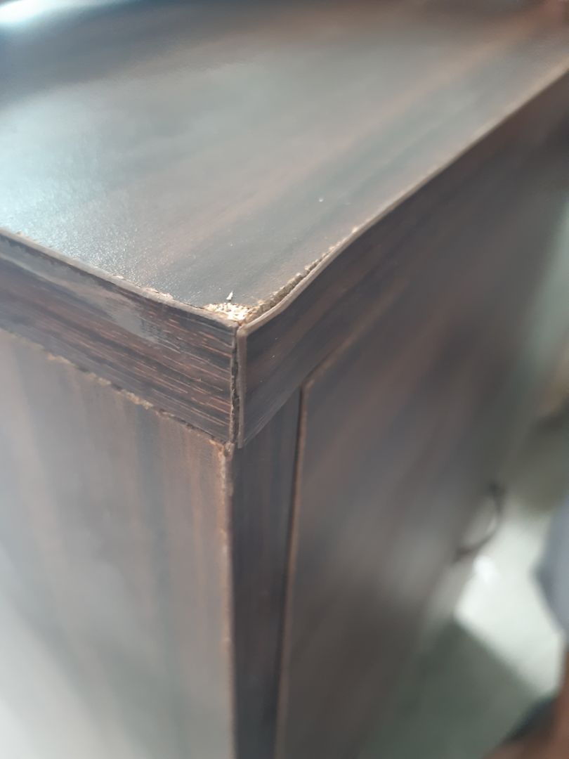 lần thứ 2 thất vọng với Tiki, thà rằng bán giá cao nhưng chất lượng lượng còn hơn là bán hàng mã giả vờ giảm giá. Ngoài chất lượng gỗ chưa đụng đã muốn bung tróc như ảnh chụp, còn bung cả bản lề.