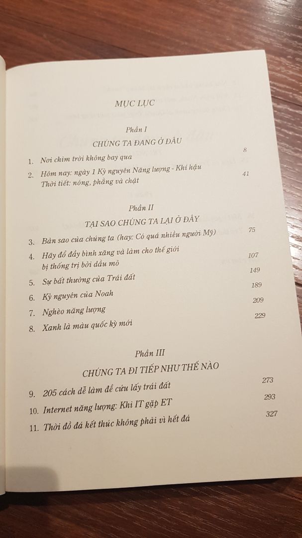 Nội dung rất thời sự với thực trạng hành tinh chúng ta hiện nay. Nên đọc.
Sách in trên giấy xốp vàng nên chữ in không được sắc nét.