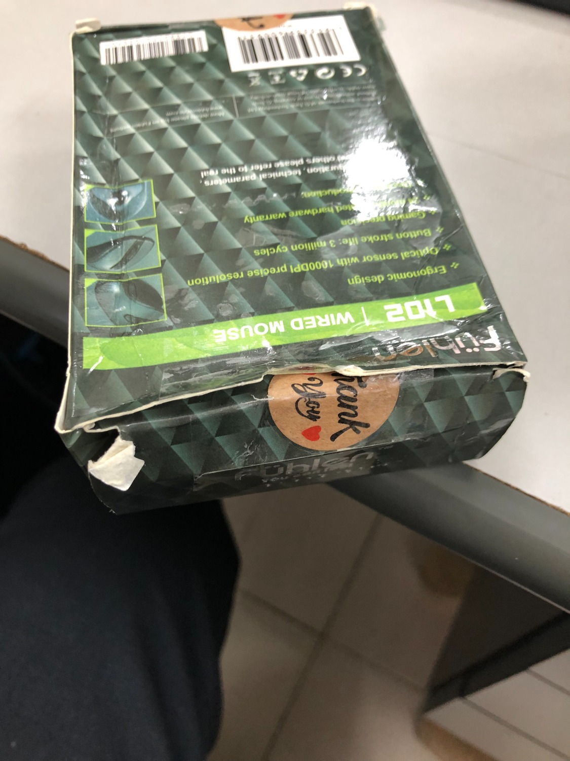 Tôi thấy việc vận chuyển không tốt, vì hộp đựng chuột và hộp bên ngoài bị bẹp hết