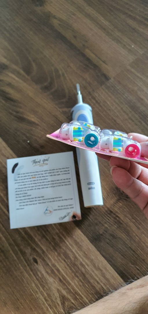 Đầu rất tốt dùng thích chuẩn cho máy Oral B, Shop chu đáo tư vấn cực nhiệt tình còn kèm cả thư cảm ơn rất chill 🙂 cho 5 sao