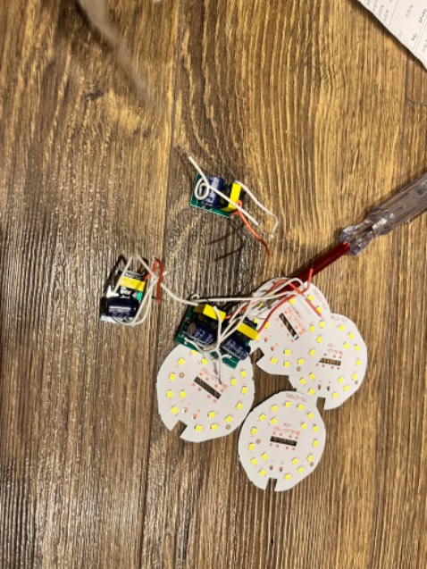 Sản phẩm đúng mô tả, giá hợp lý.  Hàn  lắp xong đèn sáng trưng, sẽ ủng hộ shop tiếp khi có nhu cầu