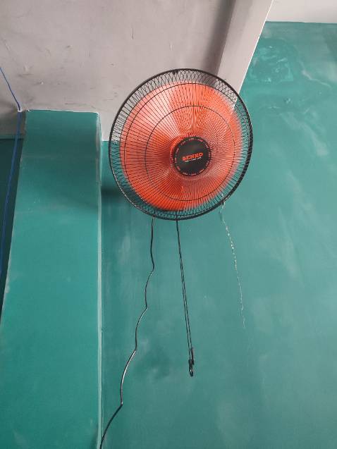 Giao hàng nhanh, đóng gói chắc chắn, có chống sốc cho quạt. Về quạt thì hoạt động tốt, đúng mẫu đúng mã, giá cả phải chăng, rẻ hơn ĐMX rất nhiều, sẽ quay lại ủng hộ tiếp.