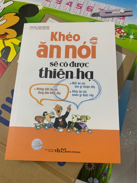 Sách mới, giao hàng tốt, hộp còn nguyên vẹn. Có 10 sao là cho 10 sao luôn😽