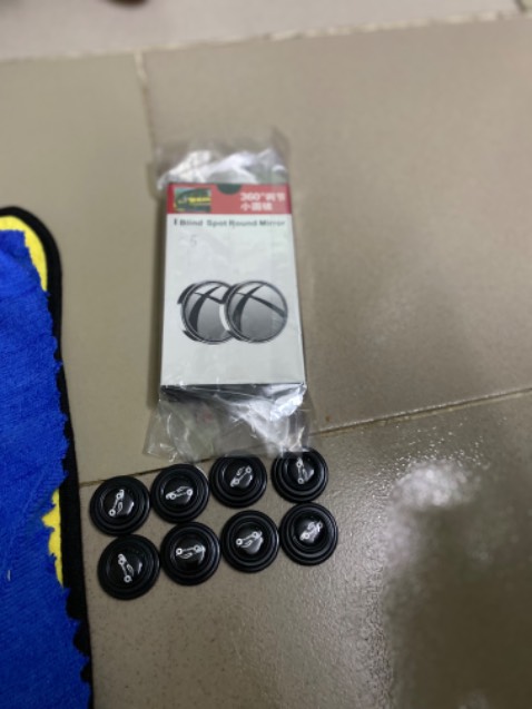 Xe morning 2011 thấy đâu cũng có nút nhựa, cơ mà mình vẫn gắn thêm để cho đỡ hao mòn sơn!! Chất lượng keo dính lâu hay không thì từ từ mới biết :)