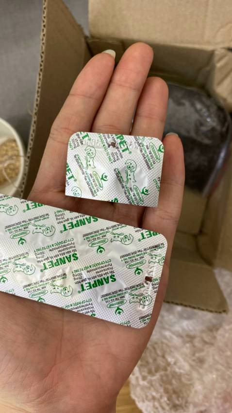 Giao nhanh, đóng gói chắc chắn, mình tưởng shop giao cho 10 viên là 1 hộp luôn nhưng shop giao 2 vỉ lẻ như này thôi ạ