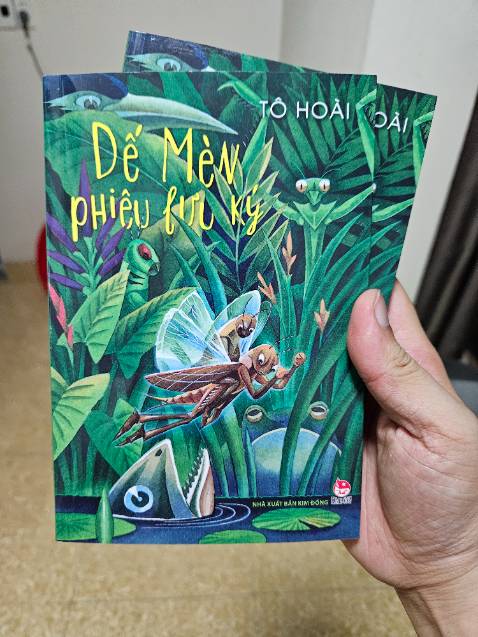 Sách có phần bìa đẹp, bên trong có một số tranh minh họa mình thấy phù hợp cho trẻ tiểu học hoặc đầu trung học cơ sở. Giá 50k/quyển rất hợp lý, không quá đắt với nội dung nhận được. Mình mua hai quyển tặng cháu học lớp 2 và lớp 6. Cảm ơn NXB Kim Đồng vì đã ra bản in này.