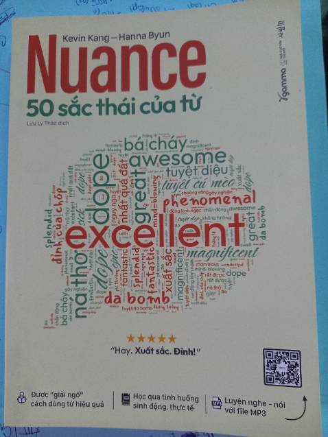 Sách chỉ rõ cách dùng các từ có nghĩa giống nhau, phân biệt bằng cách cho ví dụ cho mỗi từ...