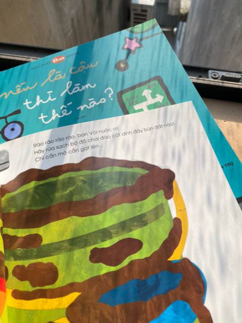 sách truyện của mogu rất hợp với bé nhà mình, con rất thích ba mẹ đọc sách cho mỗi ngày. mình rất hạn chế cho con xem điện thoại, dạy con niềm yêu sách và con cũng rất hứng thú.  Cảm ơn sốp nhiều lắm