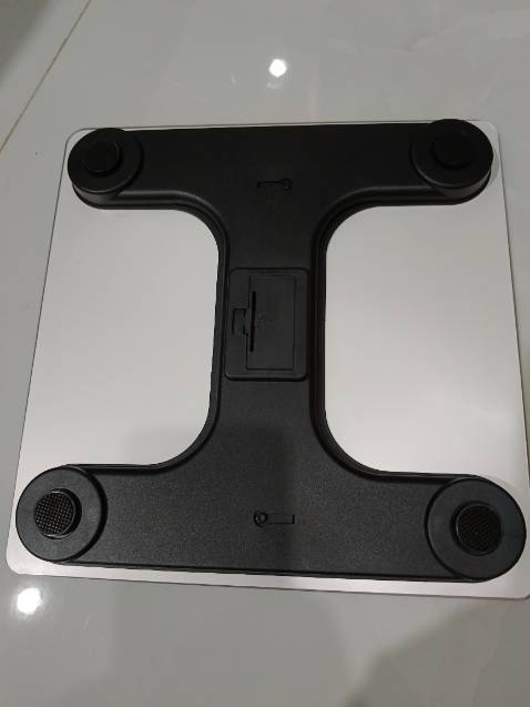 Trước mắt sử dụng thấy ổn. Sản phẩm nhỏ gọn đẹp, nhưng góc cạnh sản phẩm chế tác chưa đủ tính tế có một chút trầy xước. Đóng gói đơn sơ, xấu.