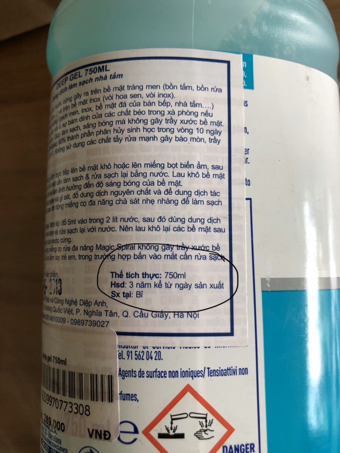 năm Sx 2103 , hạn sử dụng 3 năm , năm nay 2020 .
không hiểu tại sao Tiki kg kiểm tra khi giao cho khách ? và nhà cung cap kg có trách nhiệm , tem cũ mèm . tôi đê nghị hoàn trả sản phẩm , kg thay thế vì kg tin tưởng