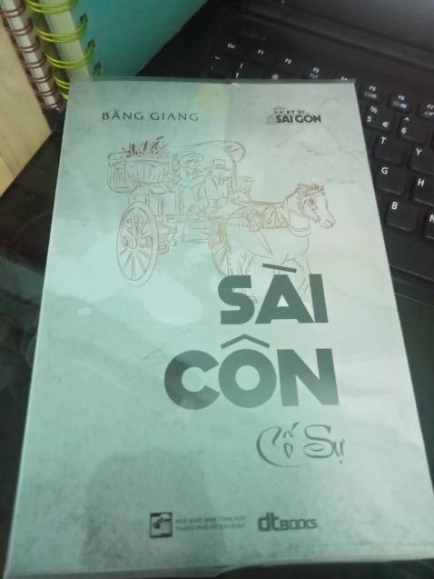 Không bíc sách hay không nhưng mà chú tác giả đẹp trái qaaaaaa