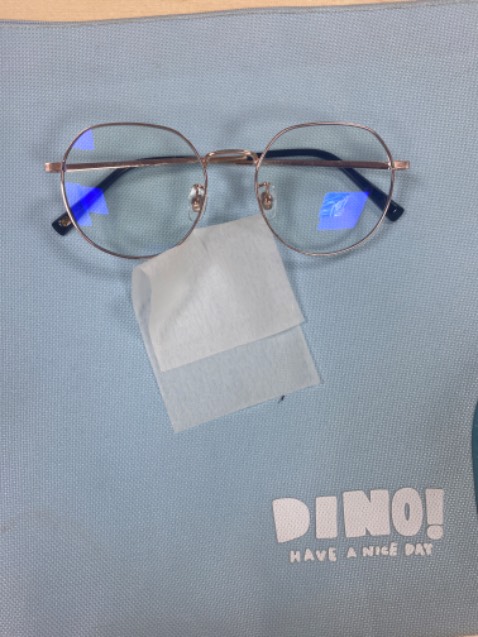 Rất tốt, lau kính rất sạch và trong Rất tốt, lau kính rất sạch và trong