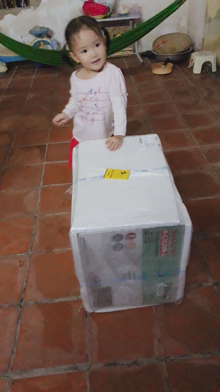 Lần đầu tiên mua hàng trên Tiki, lần đầu tiên mua hàng của shop mà chưa bao giờ lại thấy hài lòng đến thế. Vào shop thấy feedback khá ổn nên mua liền 2 cái. Đặt hàng trưa hôm trước mà trưa hôm sau đã về đến nhà. Shipper nhiệt tình, giao hàng quá nhanh, sp đóng gói chắc chắn, có phiếu bảo hành rõ ràng. Hài lòng lắm luôn. Cho shop 10 sao luôn. Chắc chắn là sẽ mua thêm mấy cái nữa cho người thân. Lần đầu tiên mua hàng trên Tiki, lần đầu tiên mua hàng của shop mà chưa bao giờ lại thấy hài lòng đến thế. Vào shop thấy feedback khá ổn nên mua liền 2 cái. Đặt hàng trưa hôm trước mà trưa hôm sau đã về đến nhà. Shipper nhiệt tình, giao hàng quá nhanh, sp đóng gói chắc chắn, có phiếu bảo hành rõ ràng. Hài lòng lắm luôn. Cho shop 10 sao luôn. Chắc chắn là sẽ mua thêm mấy cái nữa cho người thân.