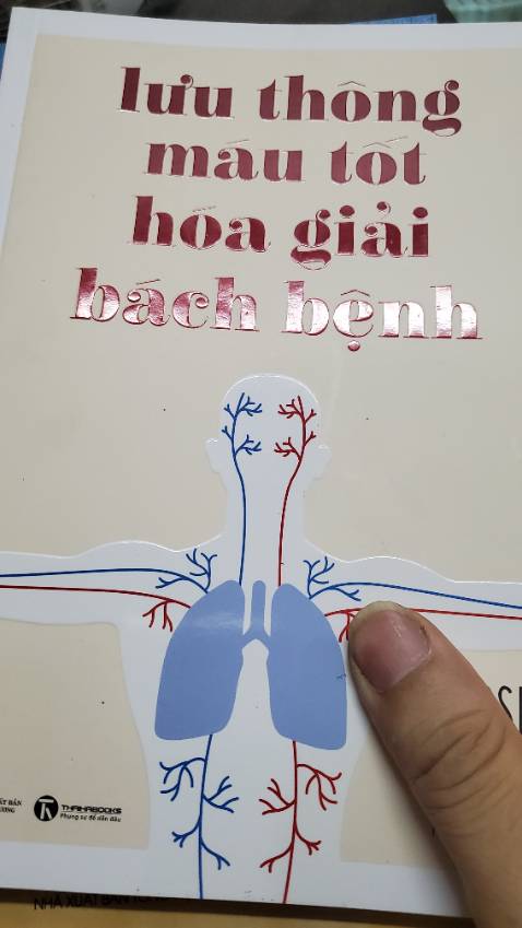 Được thầy dạy khí công giới thiệu nên tôi mua sách luôn. Các tế bào sinh bệnh khi không được máu nuôi dưỡng đủ, không liên lạc thông suốt với não do tắc nghẽn khí huyết. Hiểu được cách vận động của các cơ quan cơ thể, chúng ta sẽ khoẻ mạnh hơn.