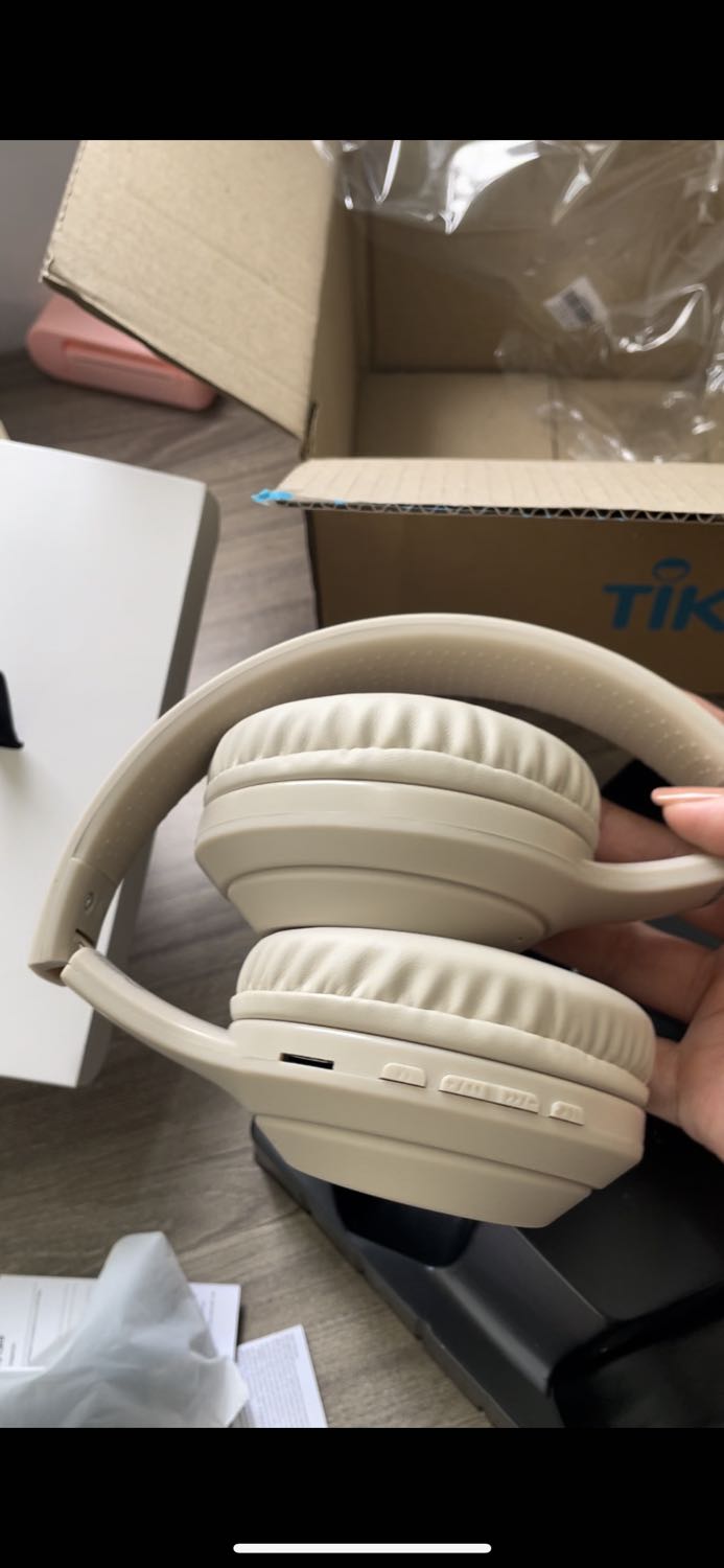 Giao hàng nhanh. Đóng gói cẩn thận. 
Sản phẩm rất chất lượng phù hợp với giá tiền, âm thanh rõ, đeo êm tai