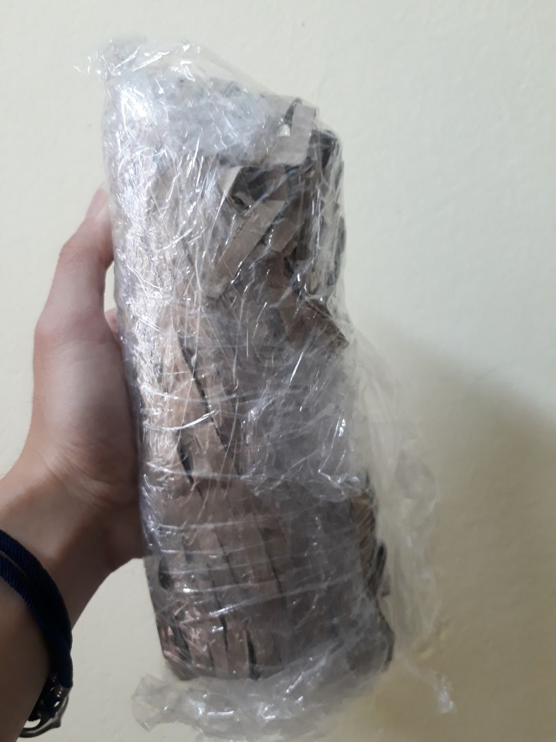 Trước khi đặt mua sản phẩm này mình cũng đã tham khảo trên các sàn tmđt khác thì giá ở đây hời nhất. Mua chai gel 400m còn được quà sp 50ml nữa. Về đóng gói hàng chắc shop cũng đã rút kinh nghiệm nên thấy lần này gói hàng cẩn thận hơn, mình nhận ngay cả hộp cũng còn nguyên vẹn. Khá hài lòng lần mua hàng này.