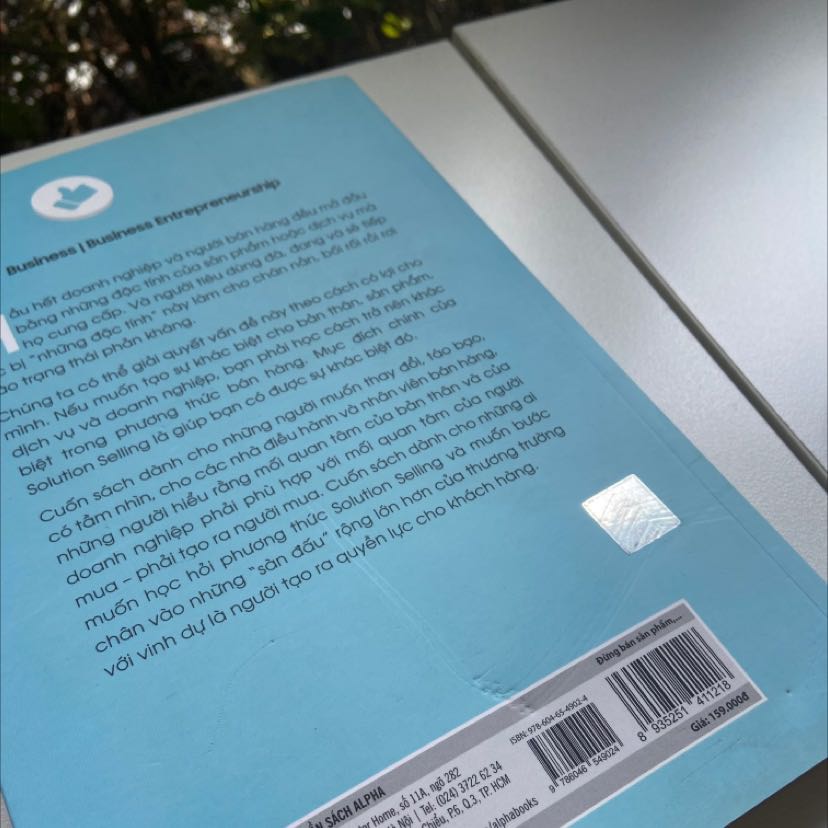 Sách hay nhưng không mới lắm. Có vết kẹp chặt.