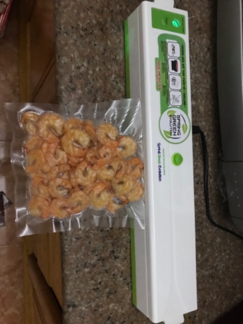 Giao hàng nhanh quá đi. Máy nhỏ gọn nhẹ. Mình đã thử 2 túi thấy ổn. Máy hút nhanh, dán kín. Hy vọng độ bền tốt