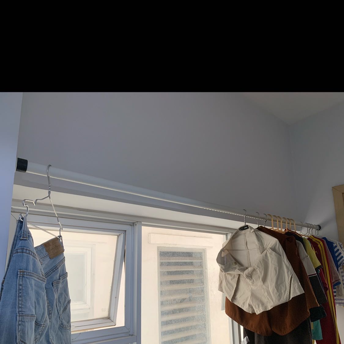 Thiết kế đẹp, màu sắc bắt mắt. Chất lượng tốt, giao hàng đúng hẹn. Đóng gói cẩn thận.