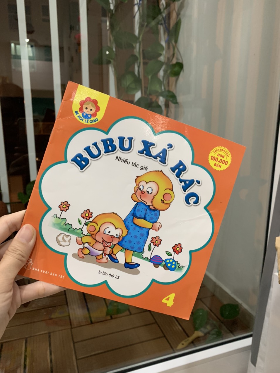 Ba mẹ nào muốn tìm sách cho bé thì có thể tìm mua trọn bộ Bubu nha, vừa  rèn thói quen đọc sách từ nhỏ mà còn dạy bé từ những điều nhỏ xíu nữa.