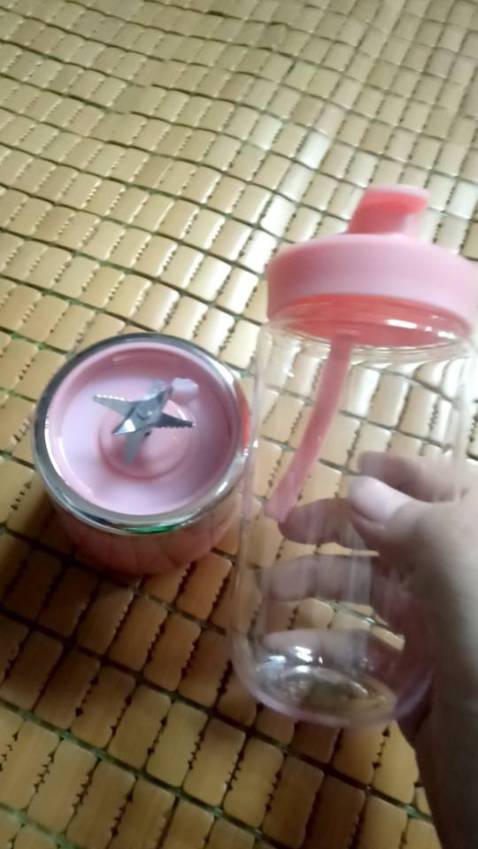 Máy đẹp, giống hình , nhỏ gọn mini. Thử thì thấy chạy êm mà dùng lâu mới biết có bền không :) Máy đẹp, giống hình , nhỏ gọn mini. Thử thì thấy chạy êm mà dùng lâu mới biết có bền không :)